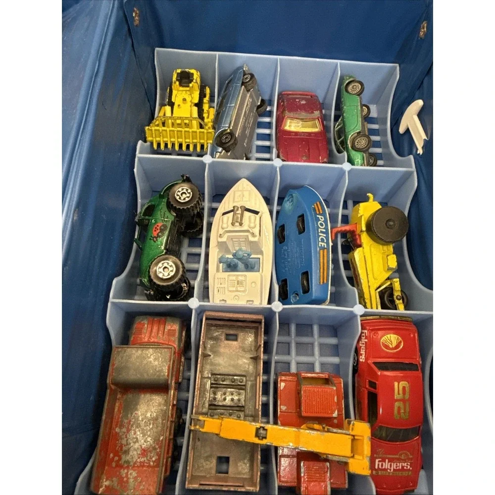 Large Lot Of Used Vintage Hot Wheels And Lesney Matchbox Car Trucks Tractor Case